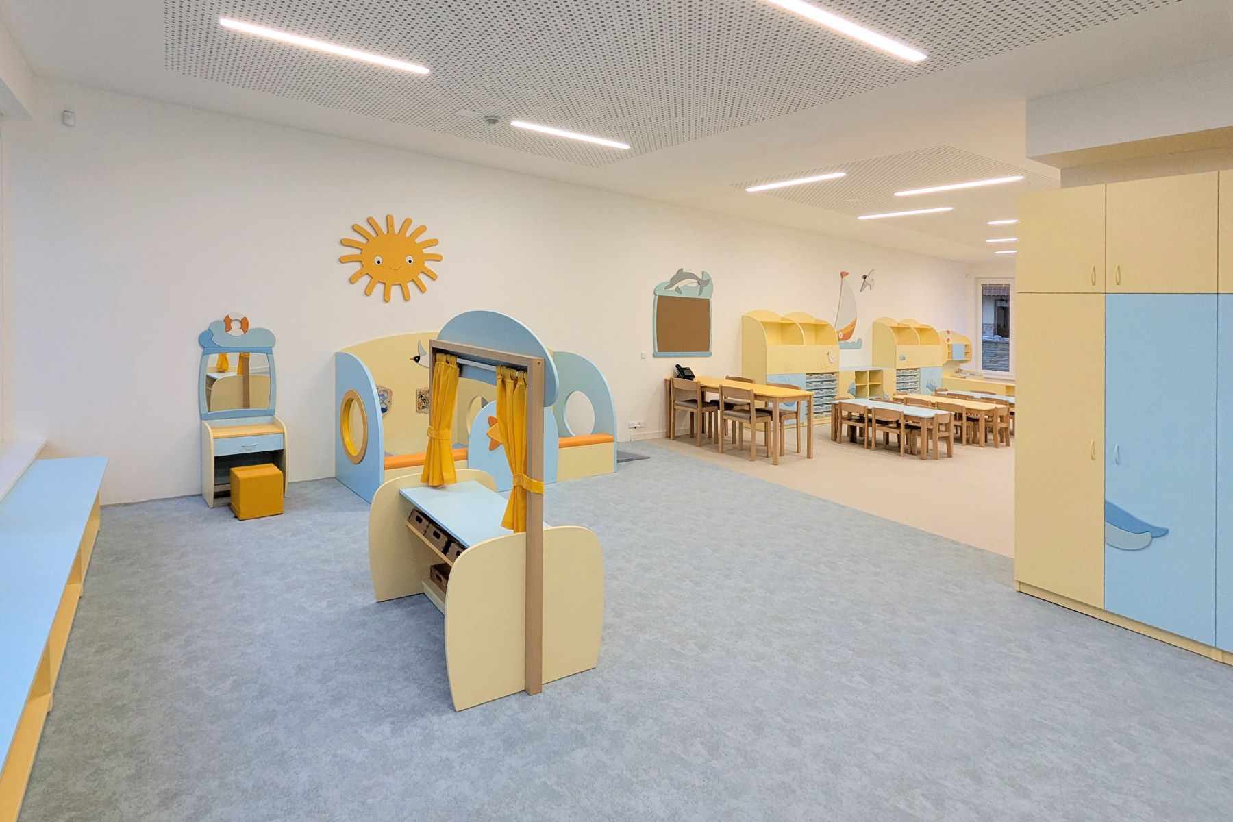 Vybavení dětské skupiny - herna - koutek obchod, koutek kadeřnictví, velký průlezový koutek