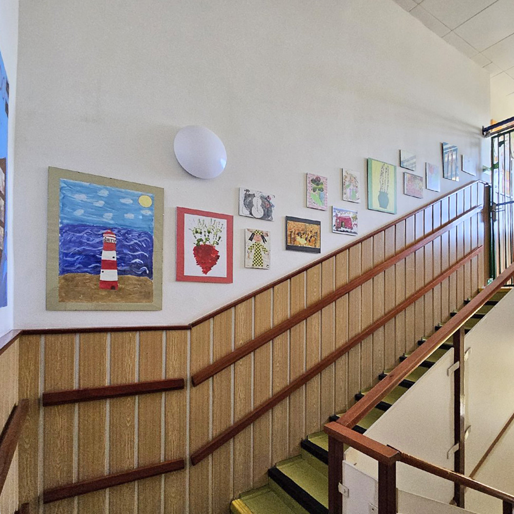 Schodiště MŠ před realizací Lokki Schodiště v mateřské škole - původní stav před realizací